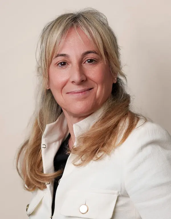Arancha Torres, profesional administrativa con experiencia legal en gestión operativa, documentación y atención al cliente.