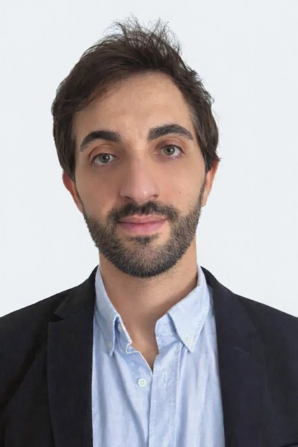 Retrato de Adrián Pantioso Conde, gestor de contenido especializado en marketing digital para despachos de abogados.