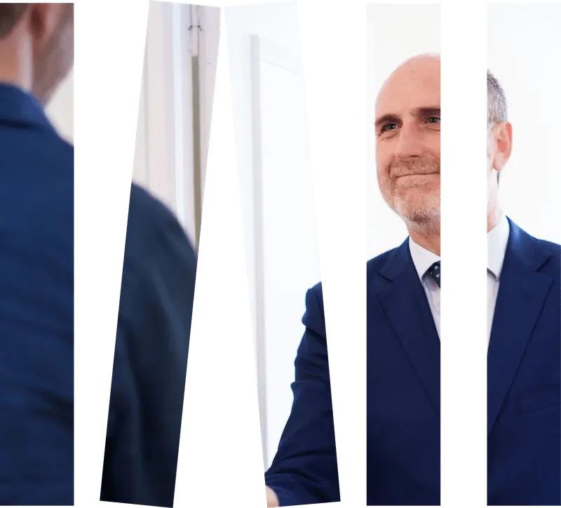Miguel Javaloyes saluda a un cliente con un apretón de manos, representando los valores del despacho Javaloyes Legal.