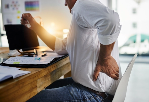Trabajador con dolor lumbar, asociado a incapacidad laboral por síndrome de cola de caballo y sus limitaciones profesionales.